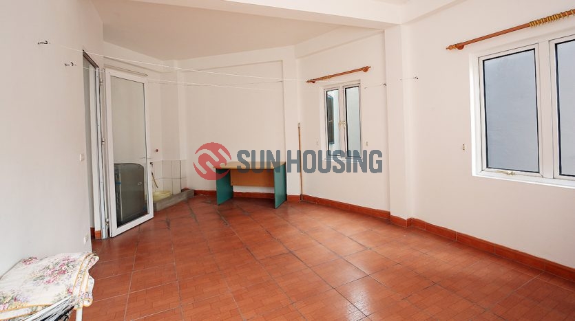 Rent a 4 bedroom house in Tay Ho with en-suite bathroom for each
