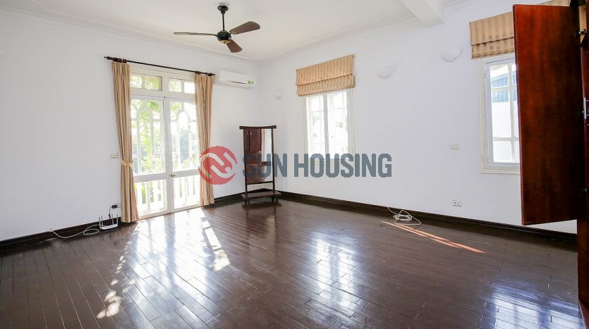 Unfurnished 5 bedroom Tay Ho Villa in To Ngoc Van with pool