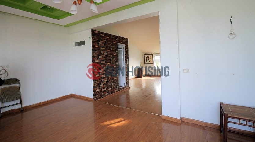 4 bedroom house with large front yard, local area behind Tu Lien Market