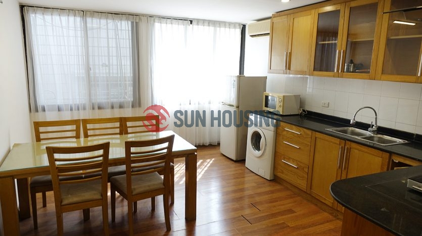 Older budget apartment in Dong Da for rent today. 90m2 & 2 bedrooms.