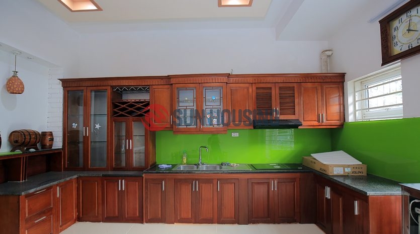 4 bedroom house with large front yard, local area behind Tu Lien Market