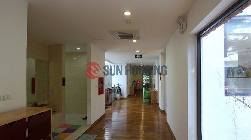 Large property in Tay Ho. 700m2 with 2 stories and a parking lot