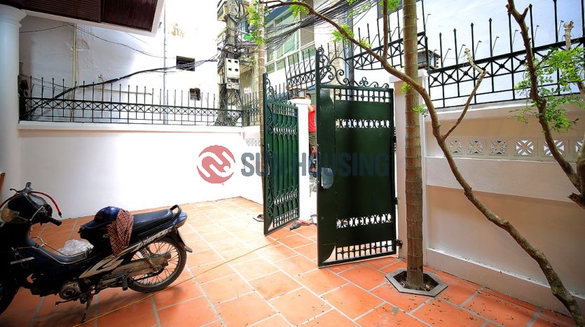 Bright three floor house in Tay Ho for rent.