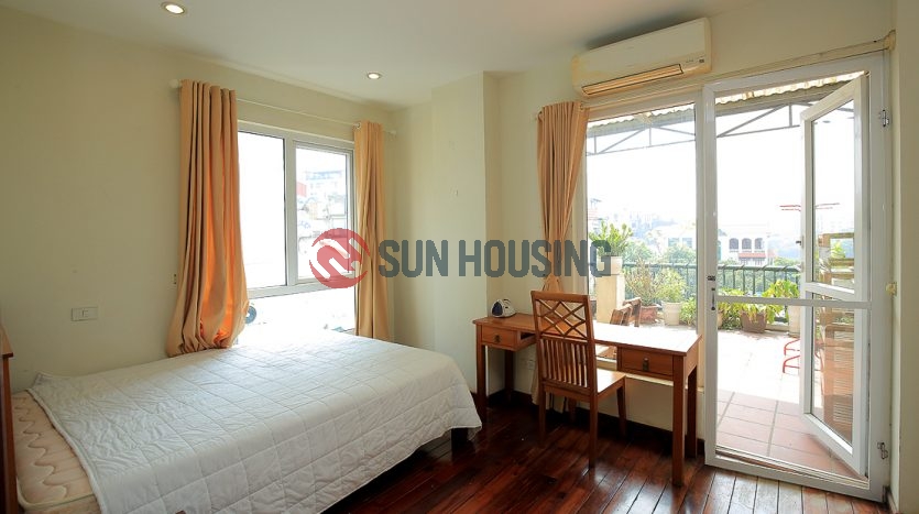 2 bedroom apartment in Ba Dinh, Tay Ho. Lake view from your balcony.