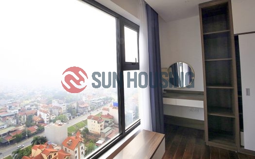 Hanoi apartment. Mirrored wall, large kitchen, 3 complete bathrooms.