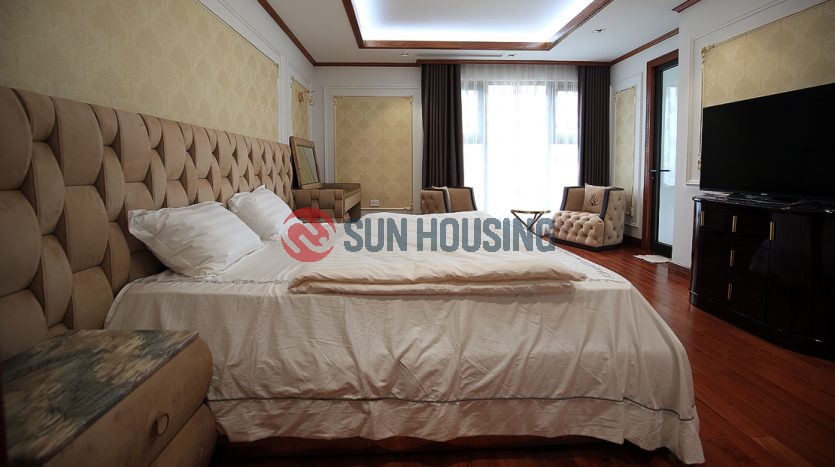 Deluxe three bedroom apartment in D Le Roi Soleil for rent.