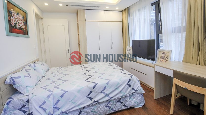 Large apartment in D Le Roi Soleil with plenty of sunlight.