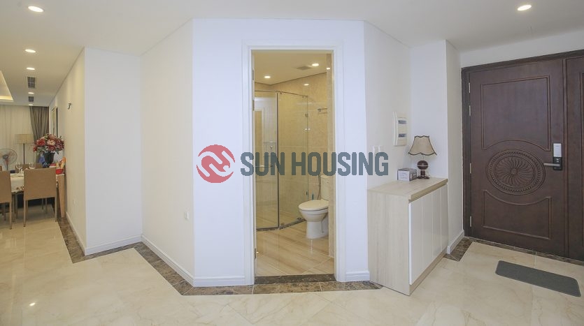 Large apartment in D Le Roi Soleil with plenty of sunlight.