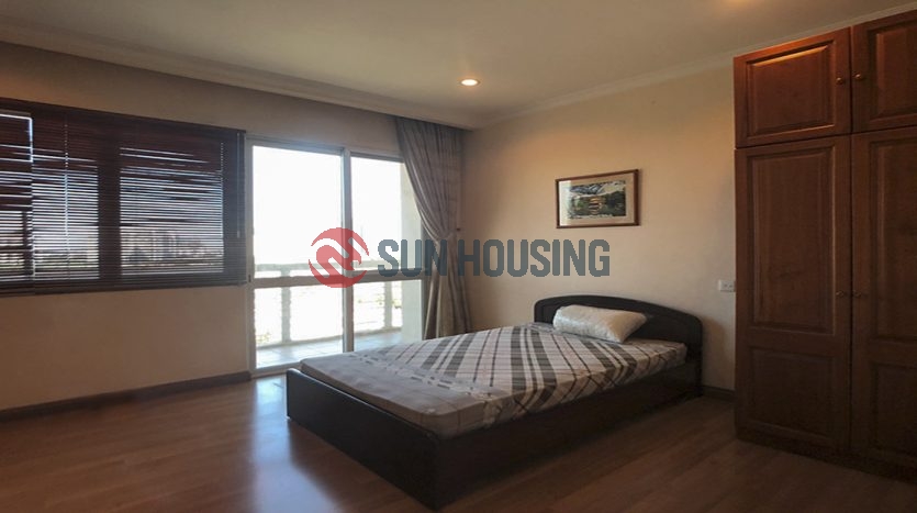 Nice apartment 3 bedrooms in E building Ciputra for rent