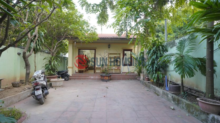 Spacious garden house in Dang Thai Mai for rent. Good place for restaurant/cafeteria.