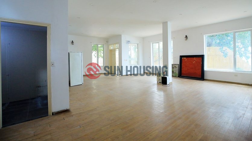 A spacious house in Tay Ho, suitable for a restaurant/company office.