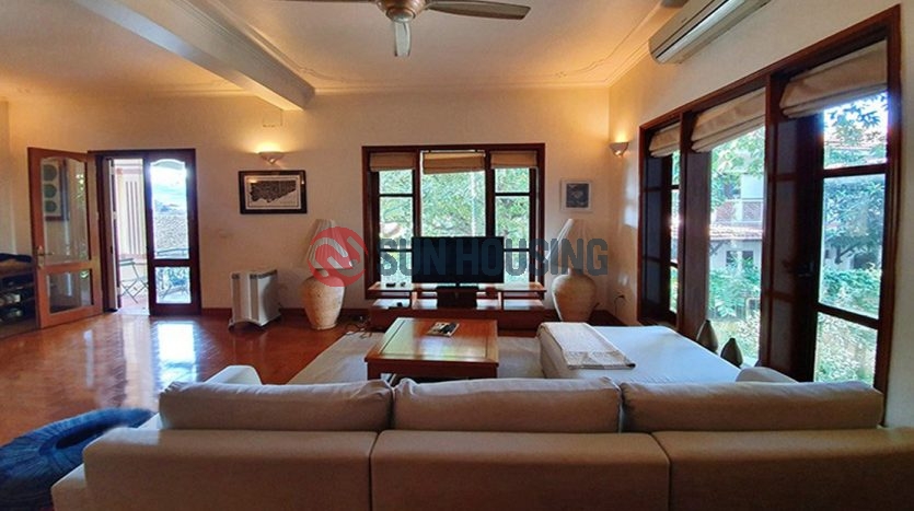 Larger garden and swimming pool villa 4 bedrooms in Xuan Dieu for rent