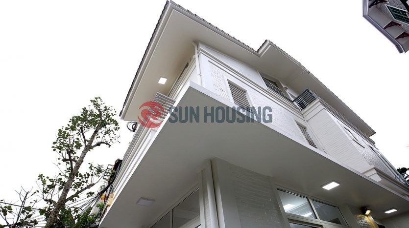 Modern house for rent in Dang Thai Mai, 4 bedrooms, bright and airy.