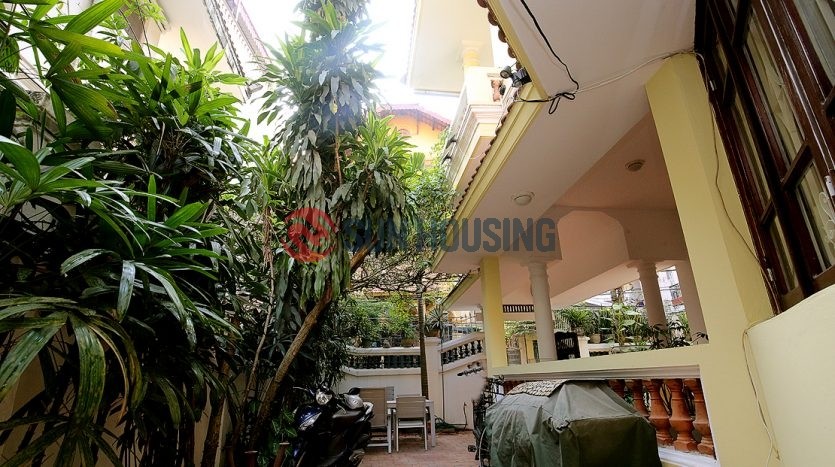 Nice yard 4 bedroom house for rent in Tu Hoa, Tay Ho. $1600/month.