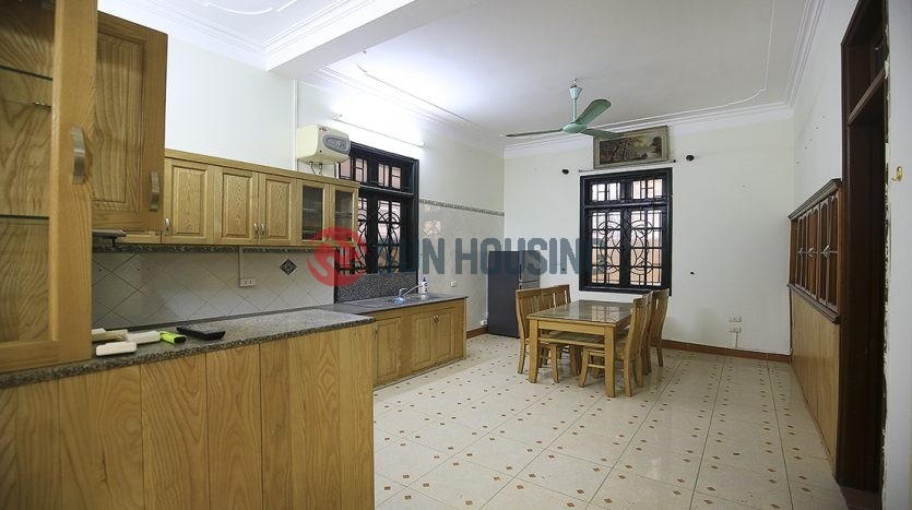 Beautiful house 3 bedrooms in Lac Long Quan street for rent (1)