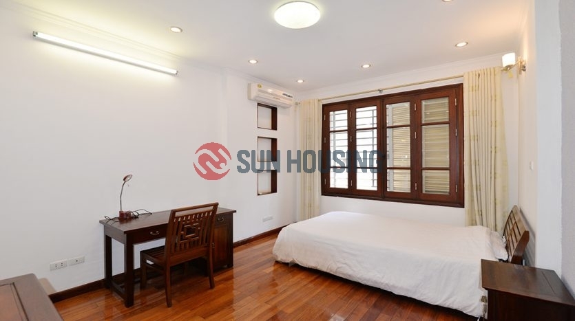 Lake view 3 bedroom apartment for rent in Truc Bach, Ba Dinh