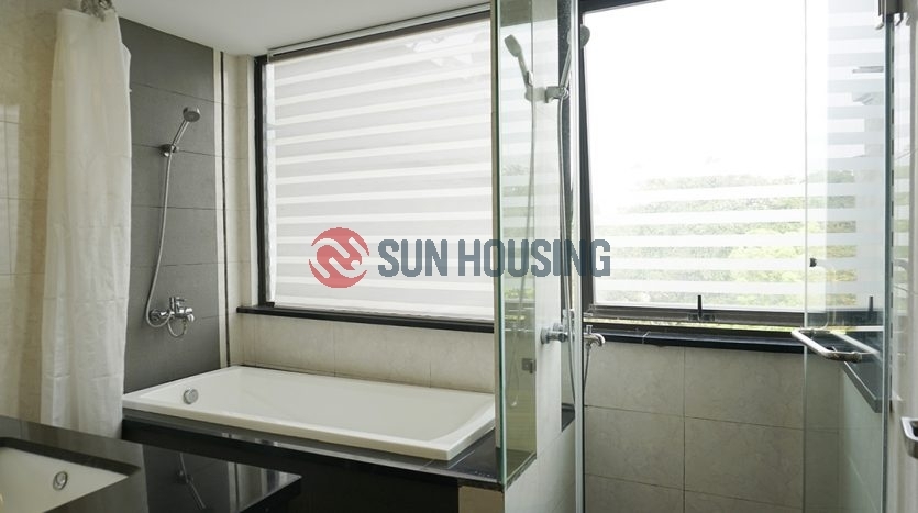 Ba Dinh 1 bedroom apartment for rent. Main road. Close to Old Quarter.