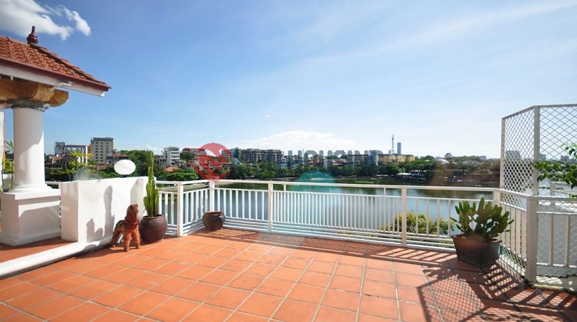Lake view Truc Bach 2 bedroom apartment for rent, big terrace to the lake