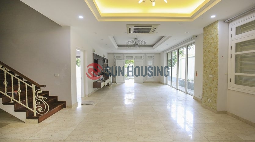 Modern, larger and new villa 5 bedrooms in T block Ciputra for rent