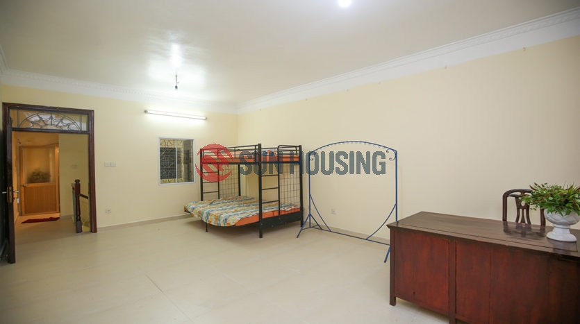 Affordable price house for rent in Au Co, Tay Ho. Local area, fully furnished.