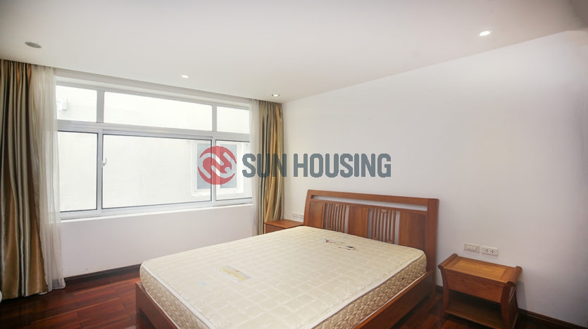 For rent a green view 3 bedroom apartment in Xuan Dieu, Westlake | 180 sqm