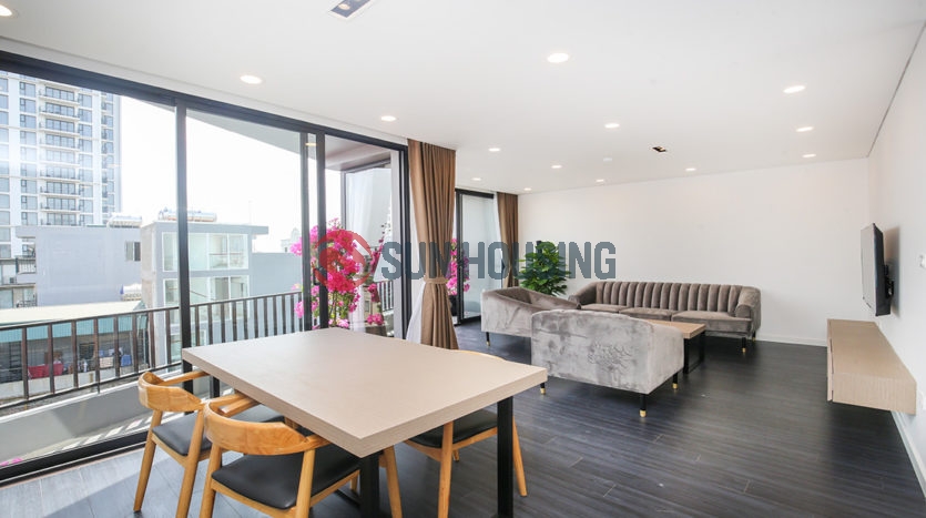 Good quality 2 bedroom apartment for rent, Tay Ho area, high floor