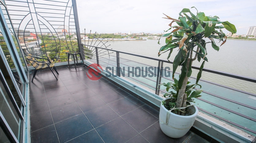 Beautiful West Lake view and modern style 02 bedrooms apartment in Nhat Chieu street for lease.
