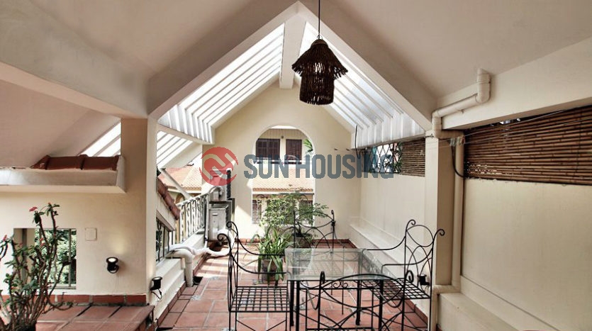 Big yard house for rent near the Temple of Literature, Dong Da district