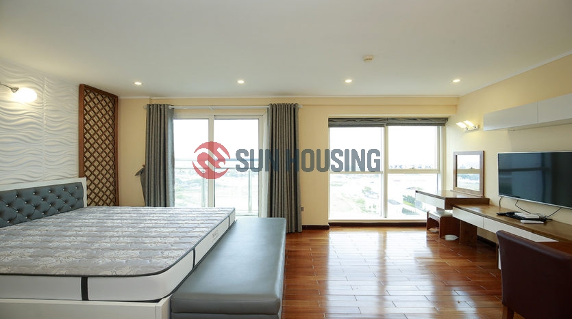 Fully furniture 3 bedrooms apartment in Ciputra for rent.