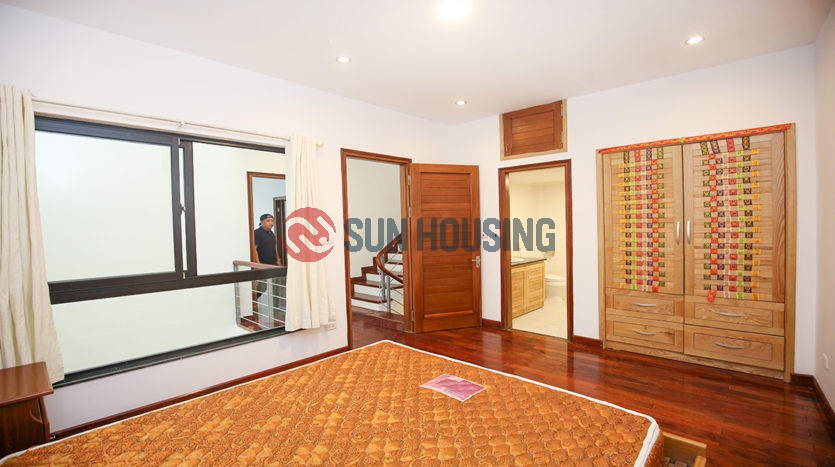 Nice and new house to rent in Tay Ho street suitable for a big family.