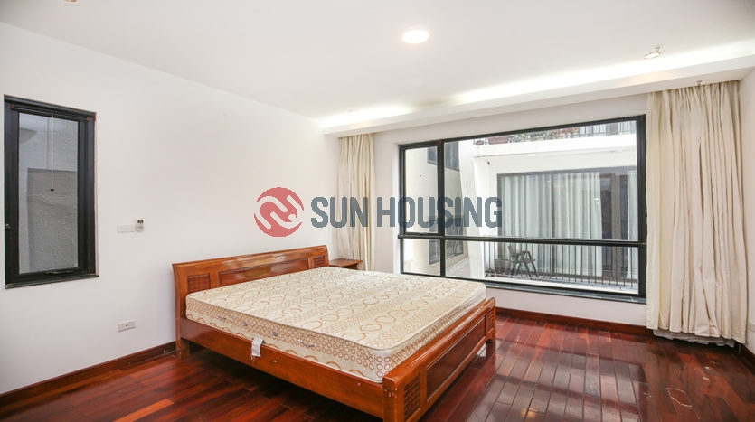 Nice and new house to rent in Tay Ho street suitable for a big family.