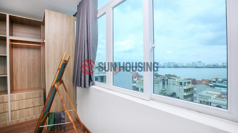 A lake view 1 bedroom apartment on the top floor, Quang Khanh street!