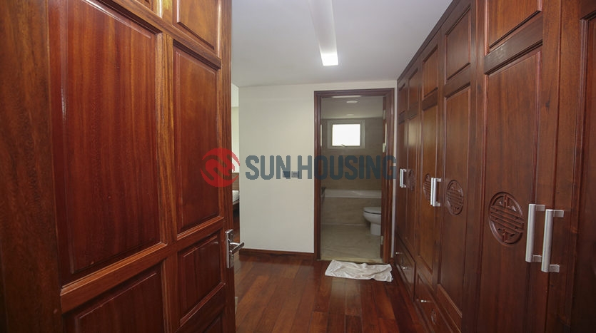 154 sqm apartment, 3 bedrooms in L1 building for rent.