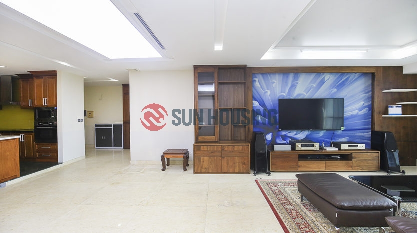 154 sqm apartment, 3 bedrooms in L1 building for rent.