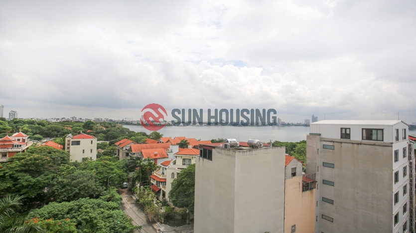 A lake view 1 bedroom apartment on the top floor, Quang Khanh street!