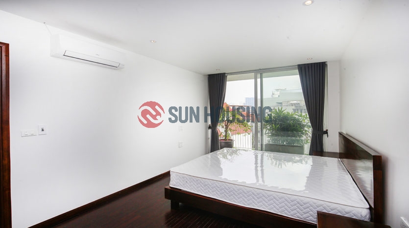 For rent brand new lake-view 3 bedroom apartment in Au Co, Tay Ho.