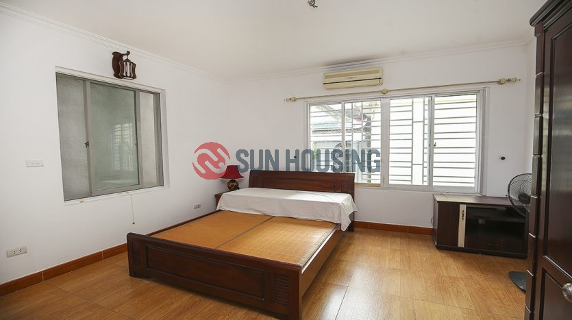 Nice house 3 bedrooms in Tay Ho for lease.