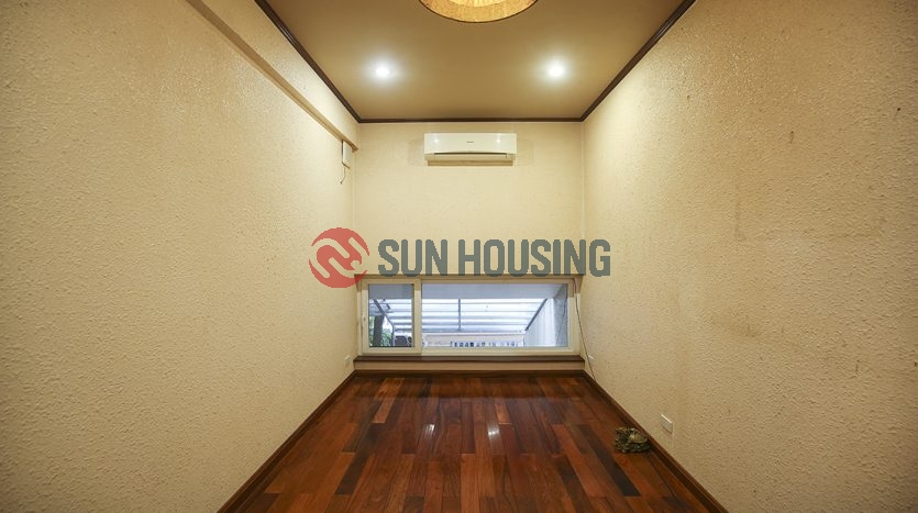 Nice house 3 bedroom located in Nghi Tam street, Tay Ho for rent.