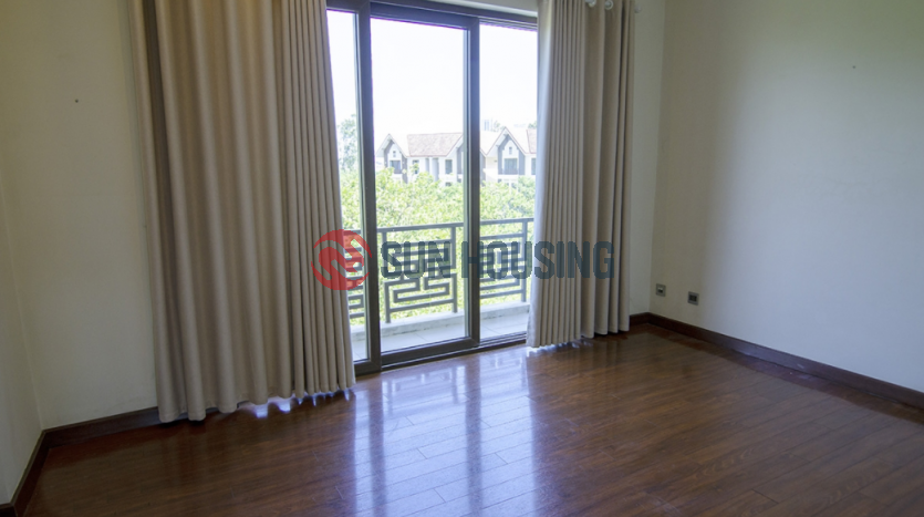 Charming villa with 5 bedrooms in Q block Ciputra to rent.