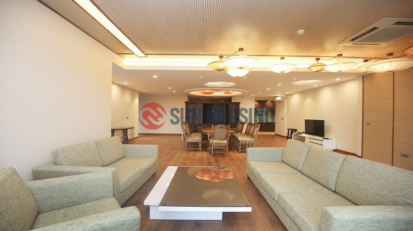 Golf course view apartment is a 267 m², 4 bedroom apartment located in L1 Tower for lease